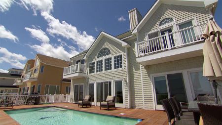 Jackie Goldschneider's house at Hamptons comprises of a pool.